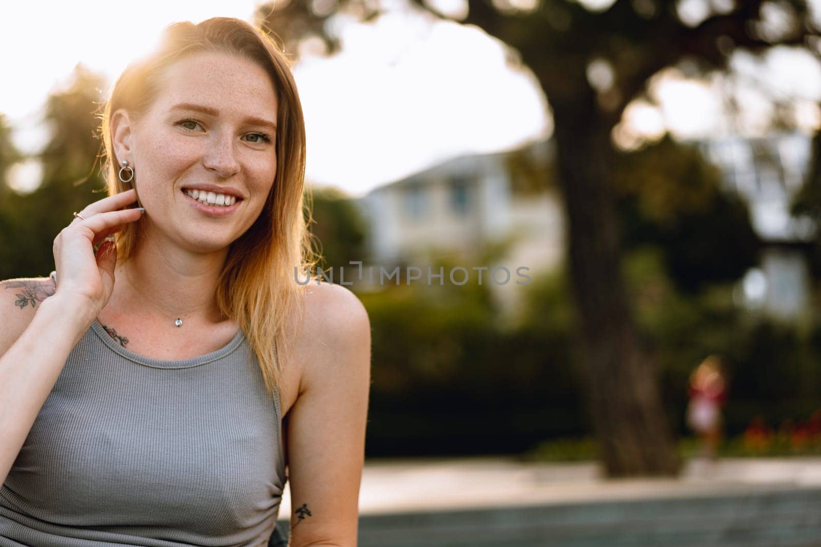 Portrait of a beautiful young woman outdoors in the city