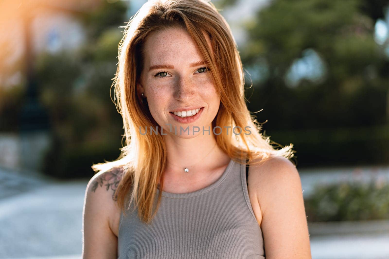 Portrait of a beautiful young woman outdoors in the city