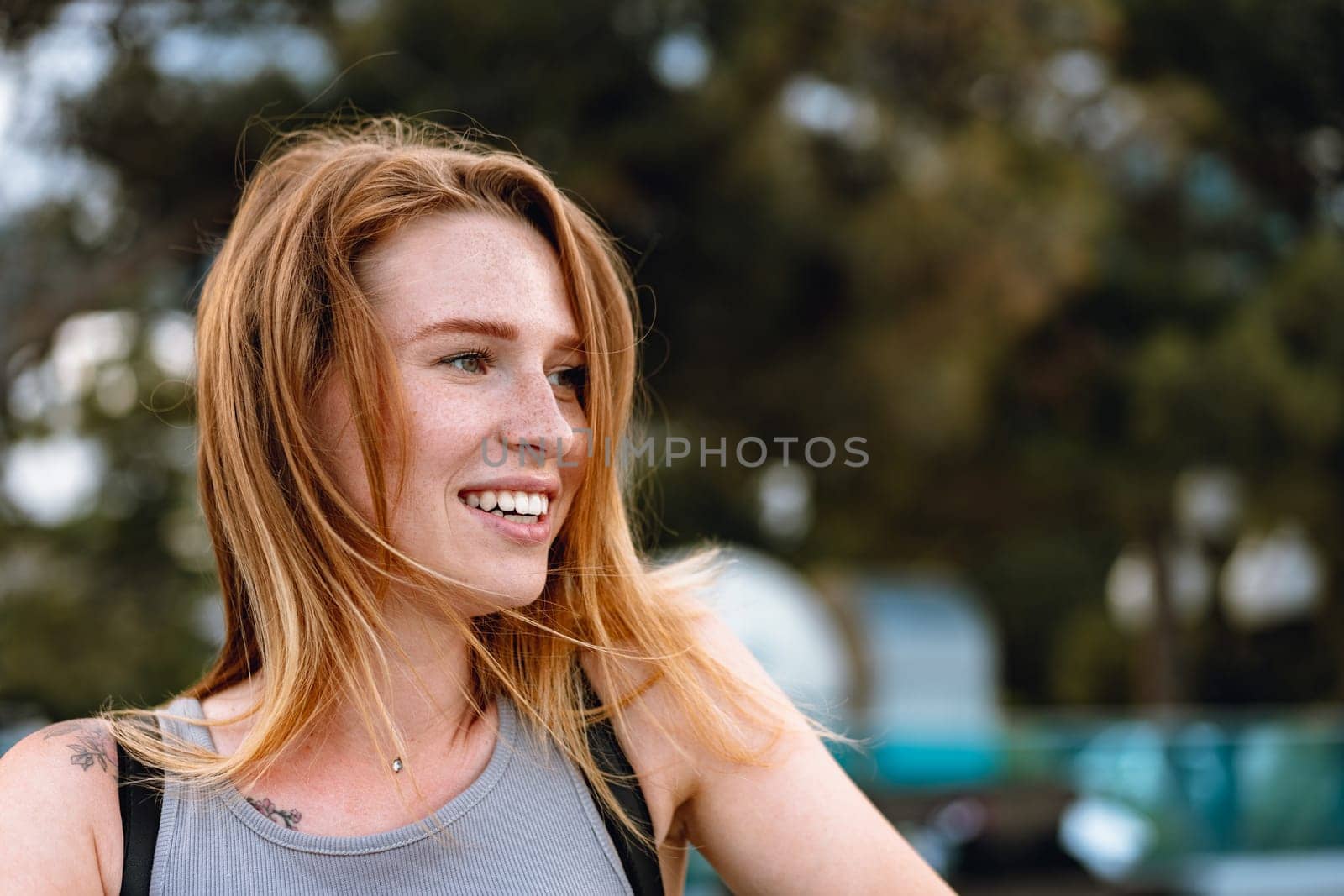 Portrait of a beautiful young woman outdoors in the city