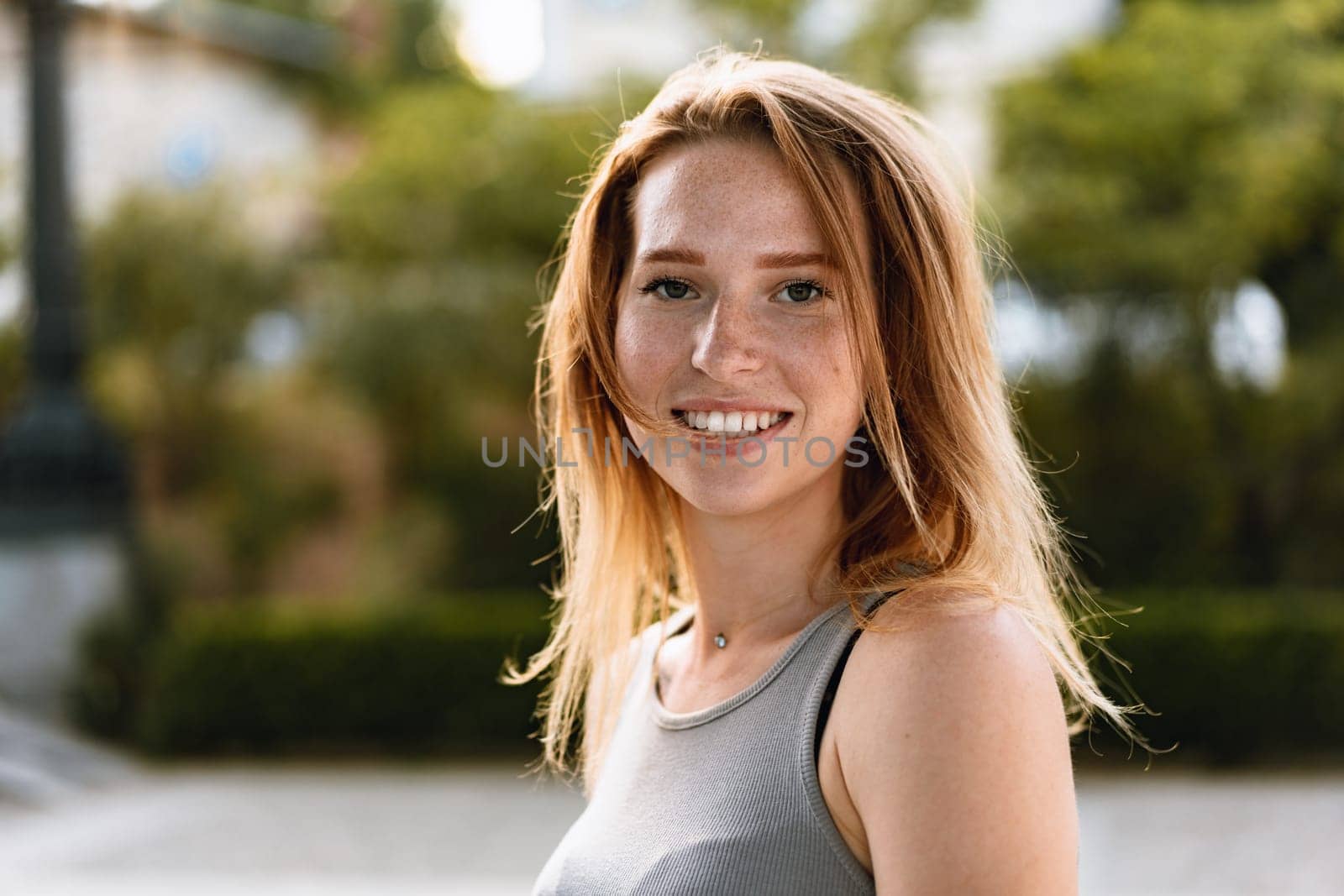 Portrait of a beautiful young woman outdoors in the city