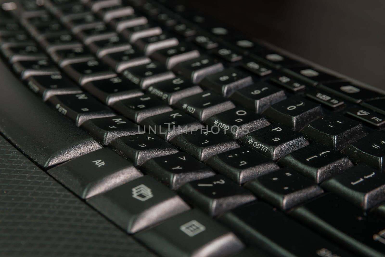 Keyboard with letters in Hebrew and English - Wireless keyboard - Close up 