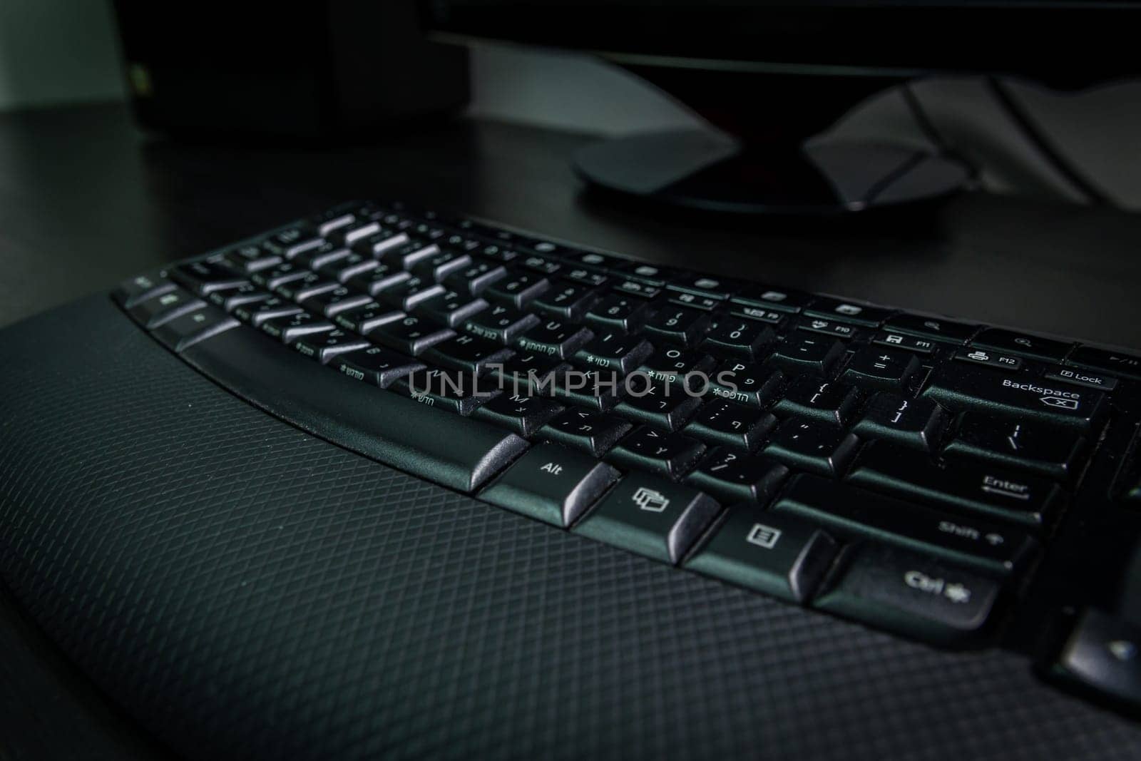 Keyboard with letters in Hebrew and English - Wireless keyboard - Dark atmosphere