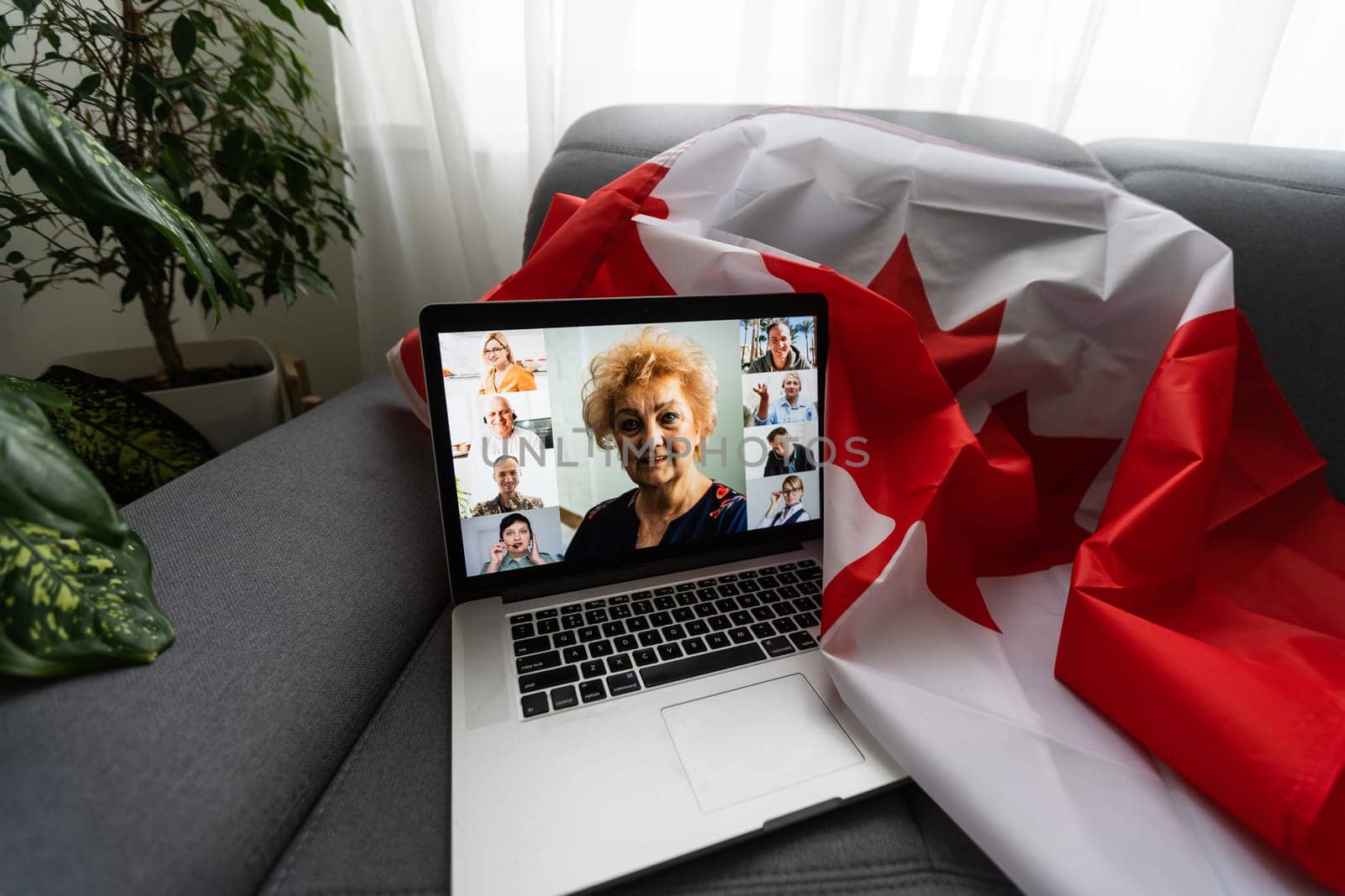 laptop with online chat and Canadian flag.