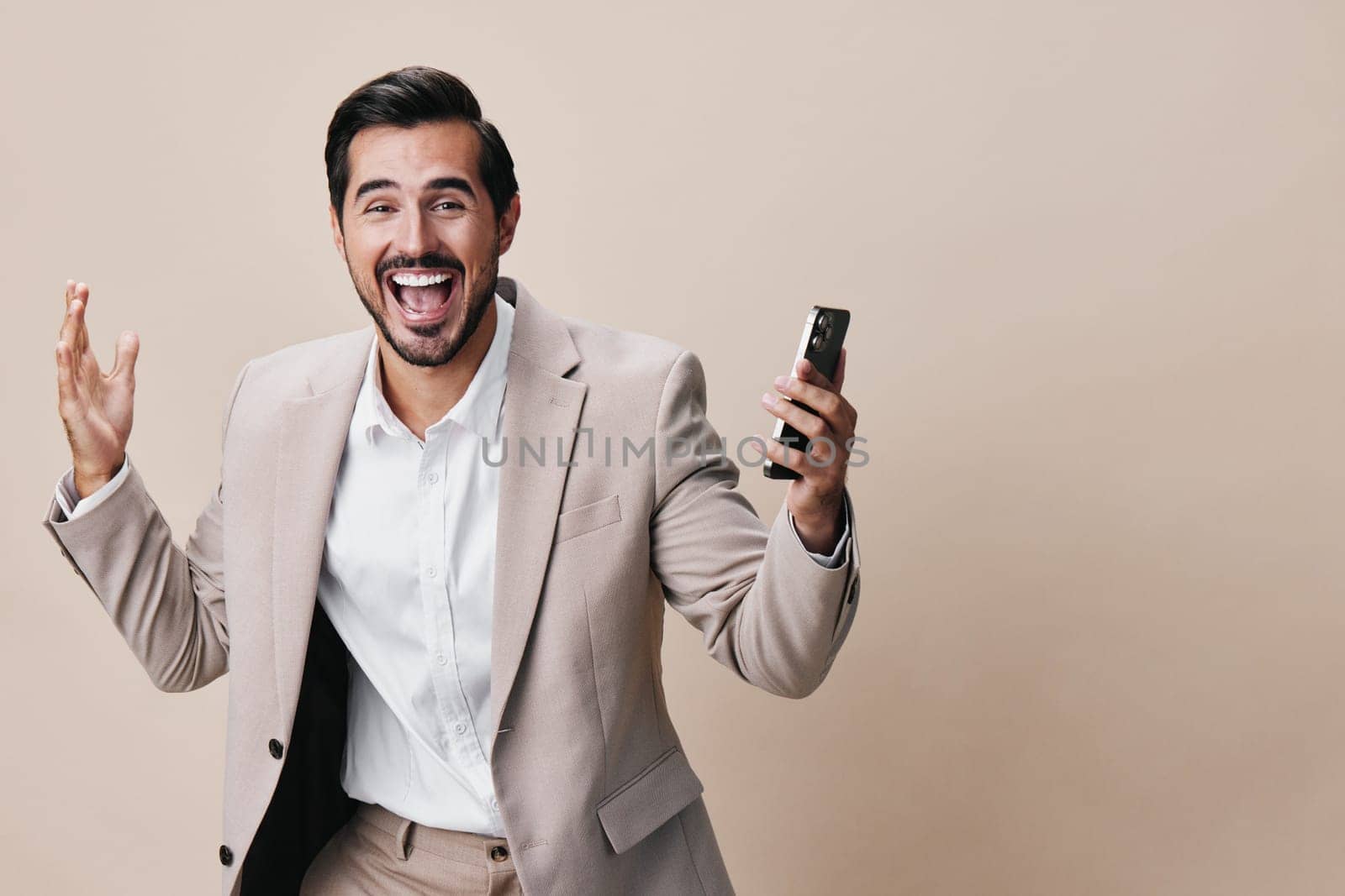 internet man corporate online copy background smile phone smartphone white hold studio success suit space handsome happy person call beige business portrait