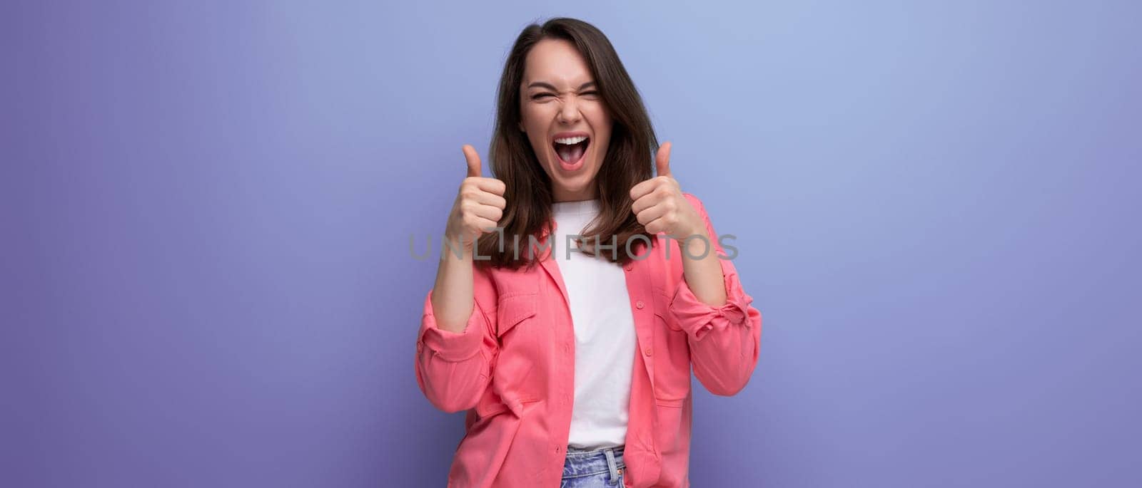 surprised brunette young woman in casual outfit smiling over isolated background.