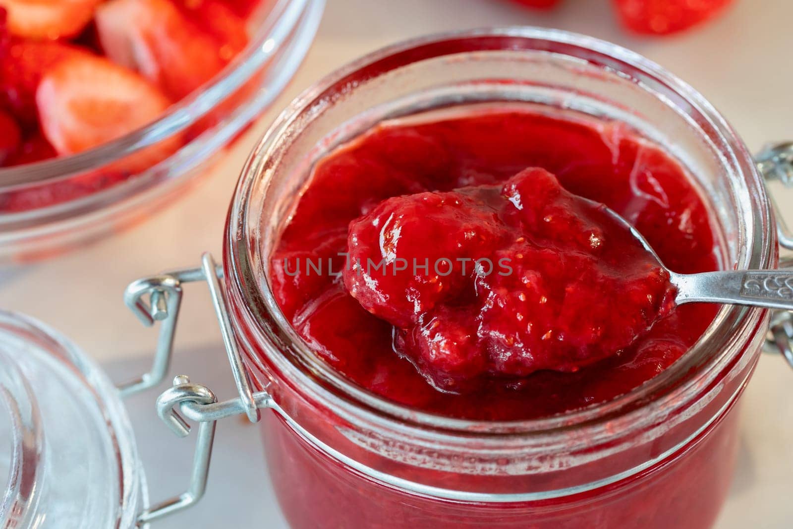 Preparation and preservation of strawberry jam in a glass jar by galsand