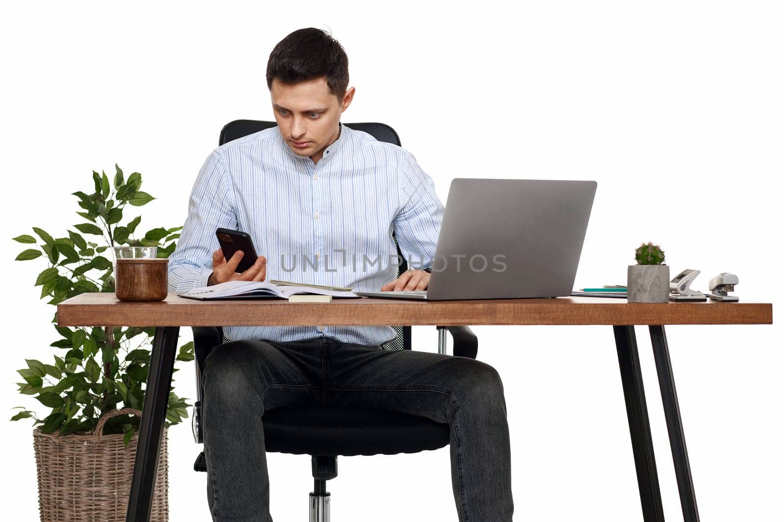 surprised businessman looking at the phone. man waiting phone conversation with client