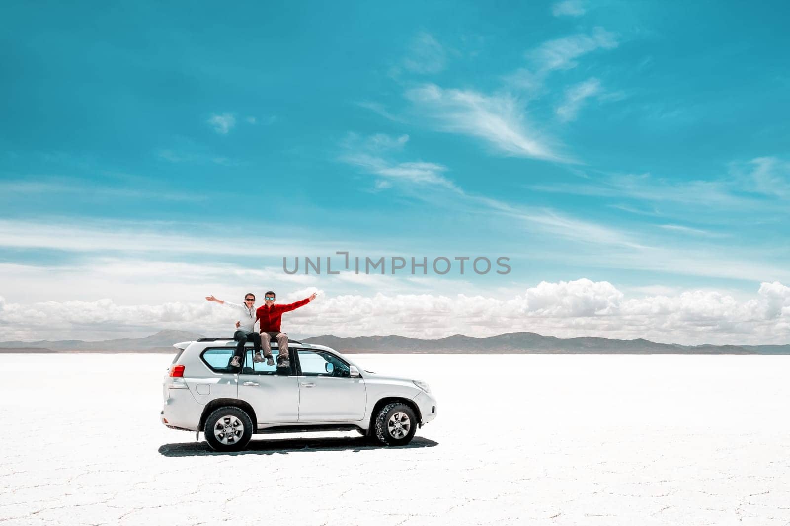 Tourists in Salar de Uyuni by GekaSkr