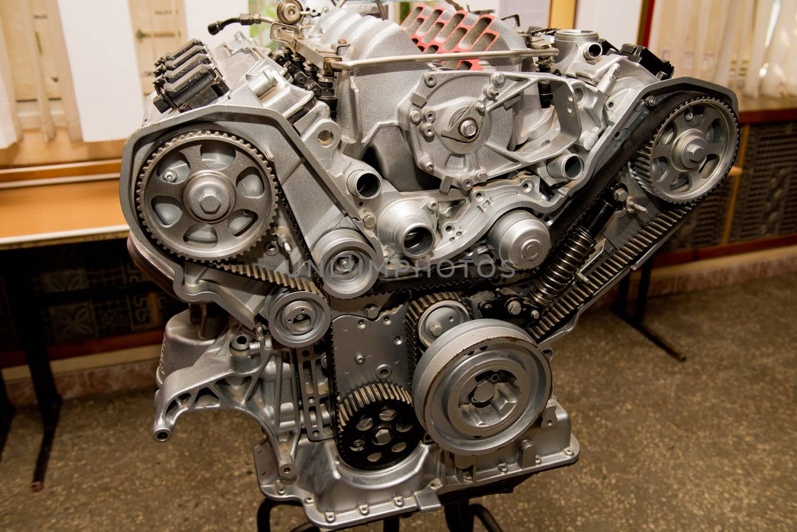 Cutaway model of a car engine. Tutorial for car mechanics.