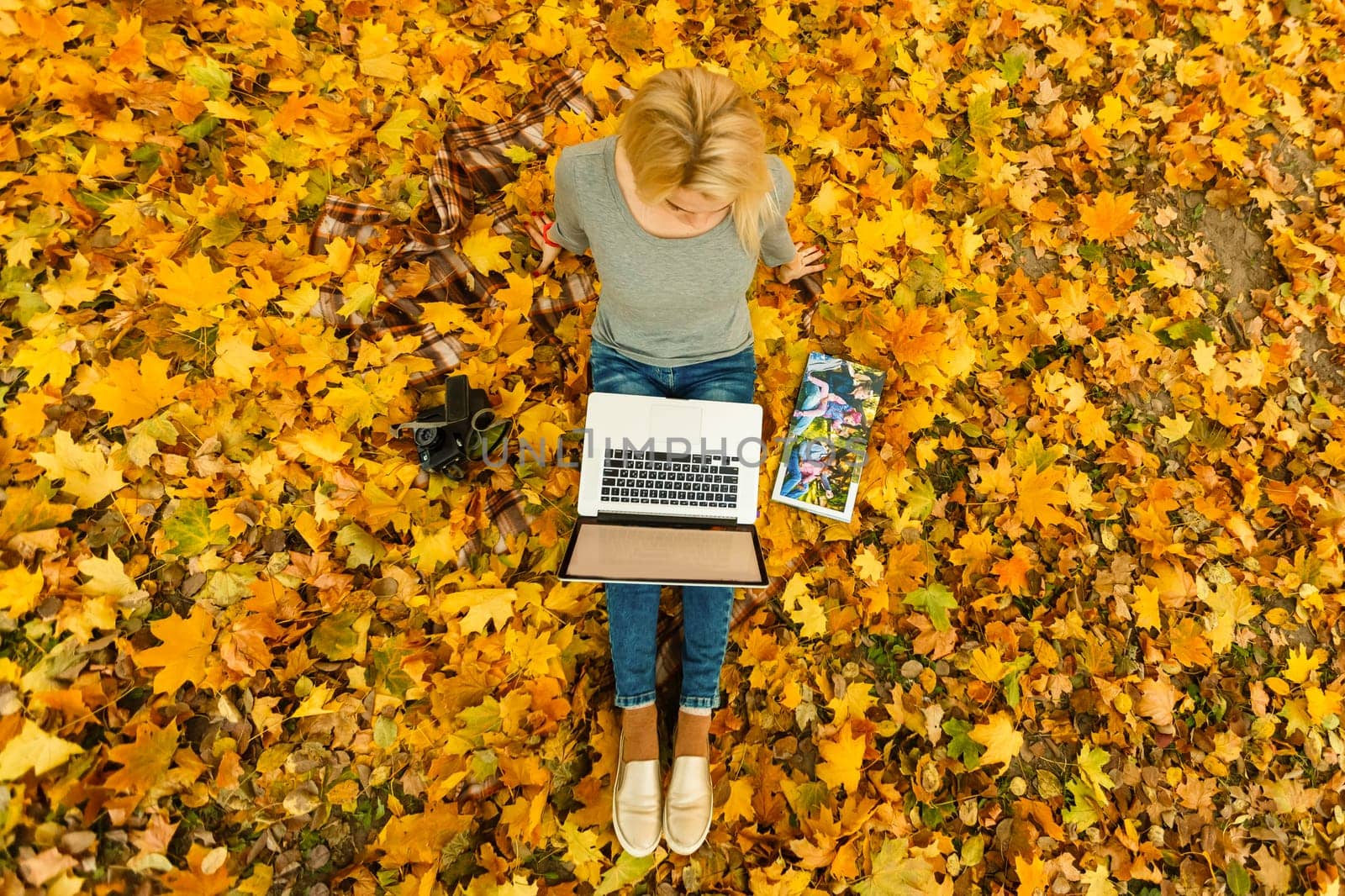 Young businesswoman working on nature with laptop.