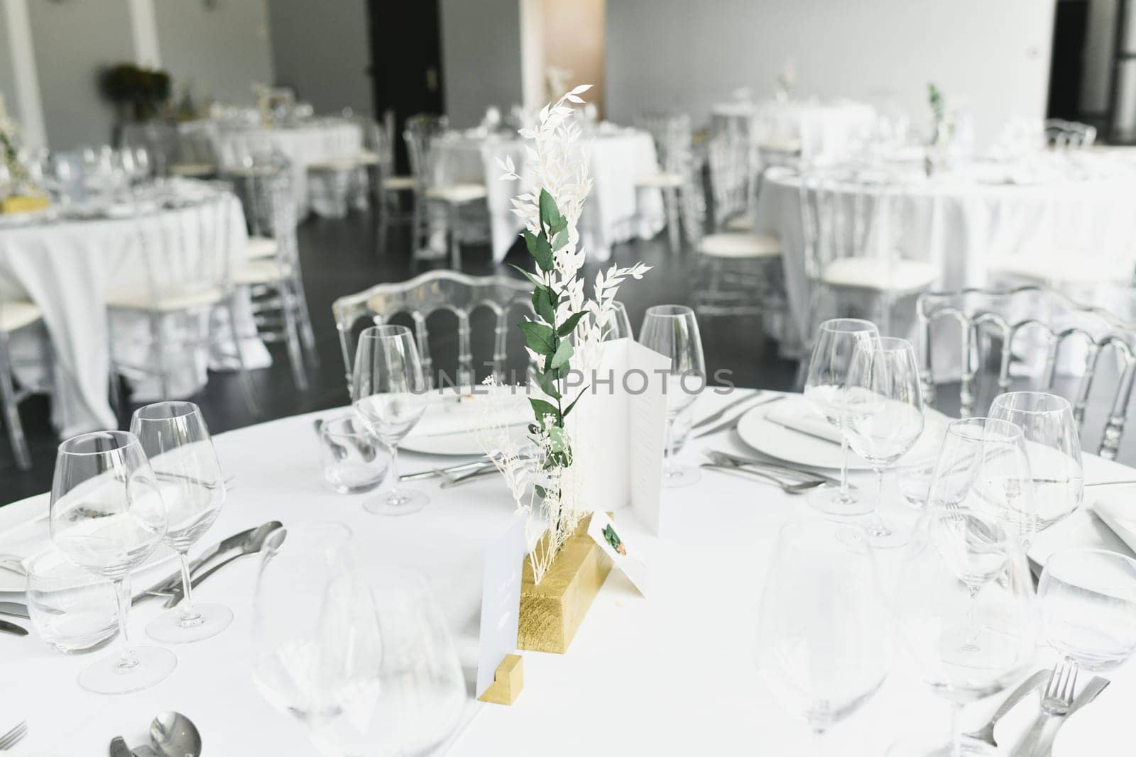 The wedding table decor with dried flower arrangement