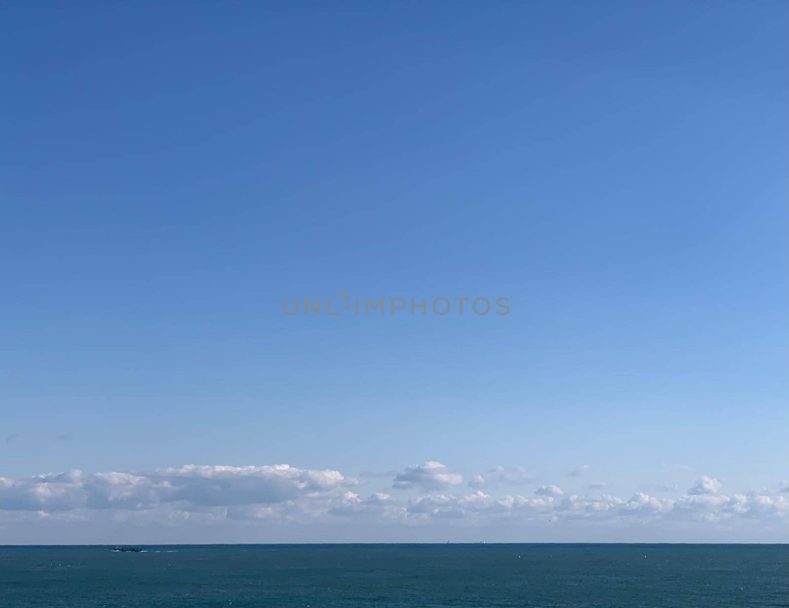 sky,water,cloud,horizon,calm,aqua,blue,fluid,daytime,azure,atmosphere,ecoregion,morning,plain,sea