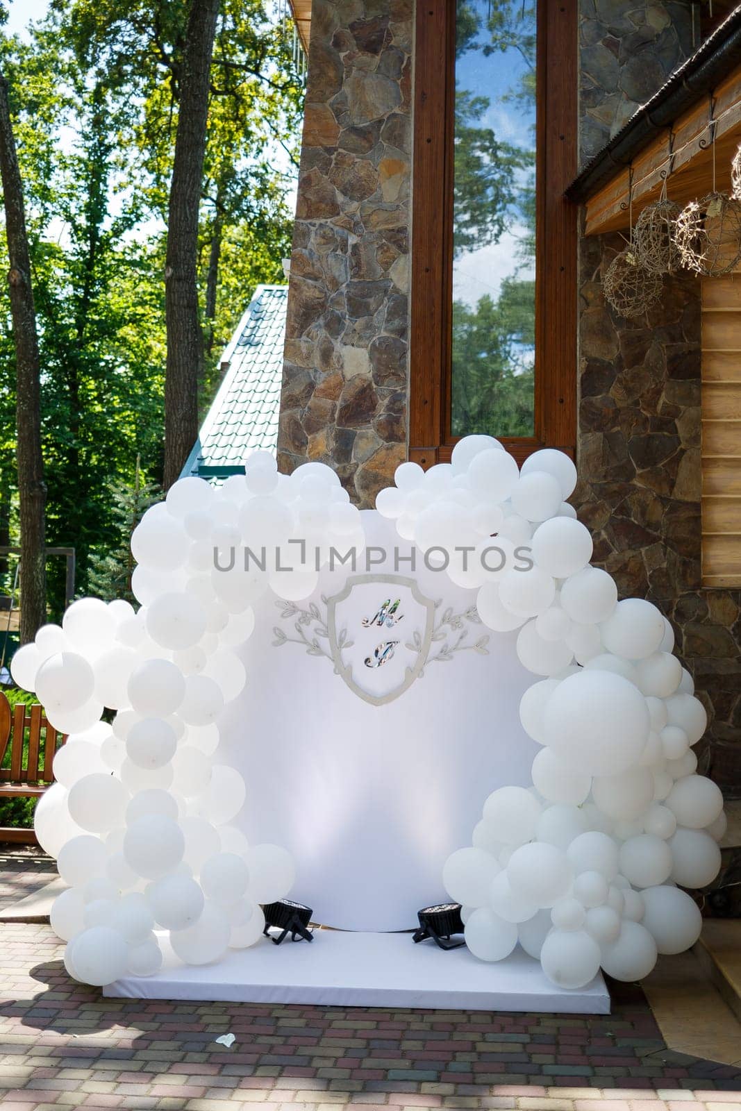 wedding decorations on the wedding day for the newlyweds