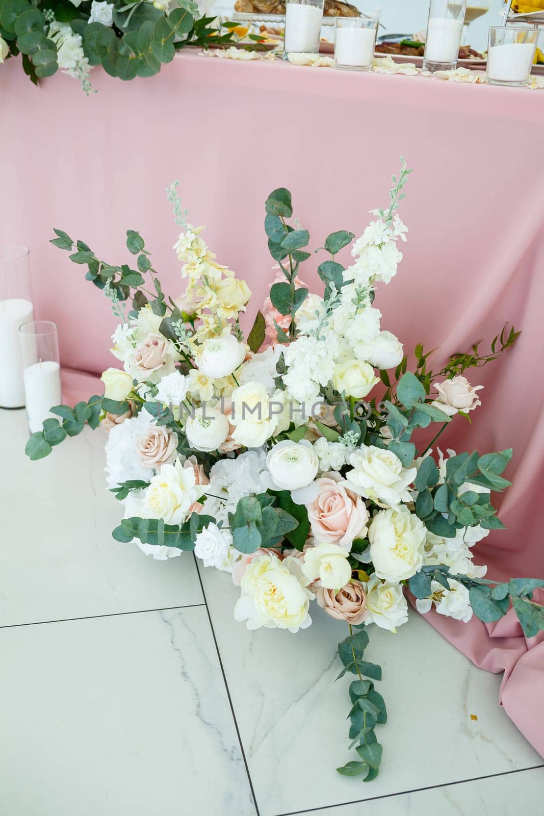 Wedding table decor for newlyweds decorations with fresh flowers by Dmitrytph