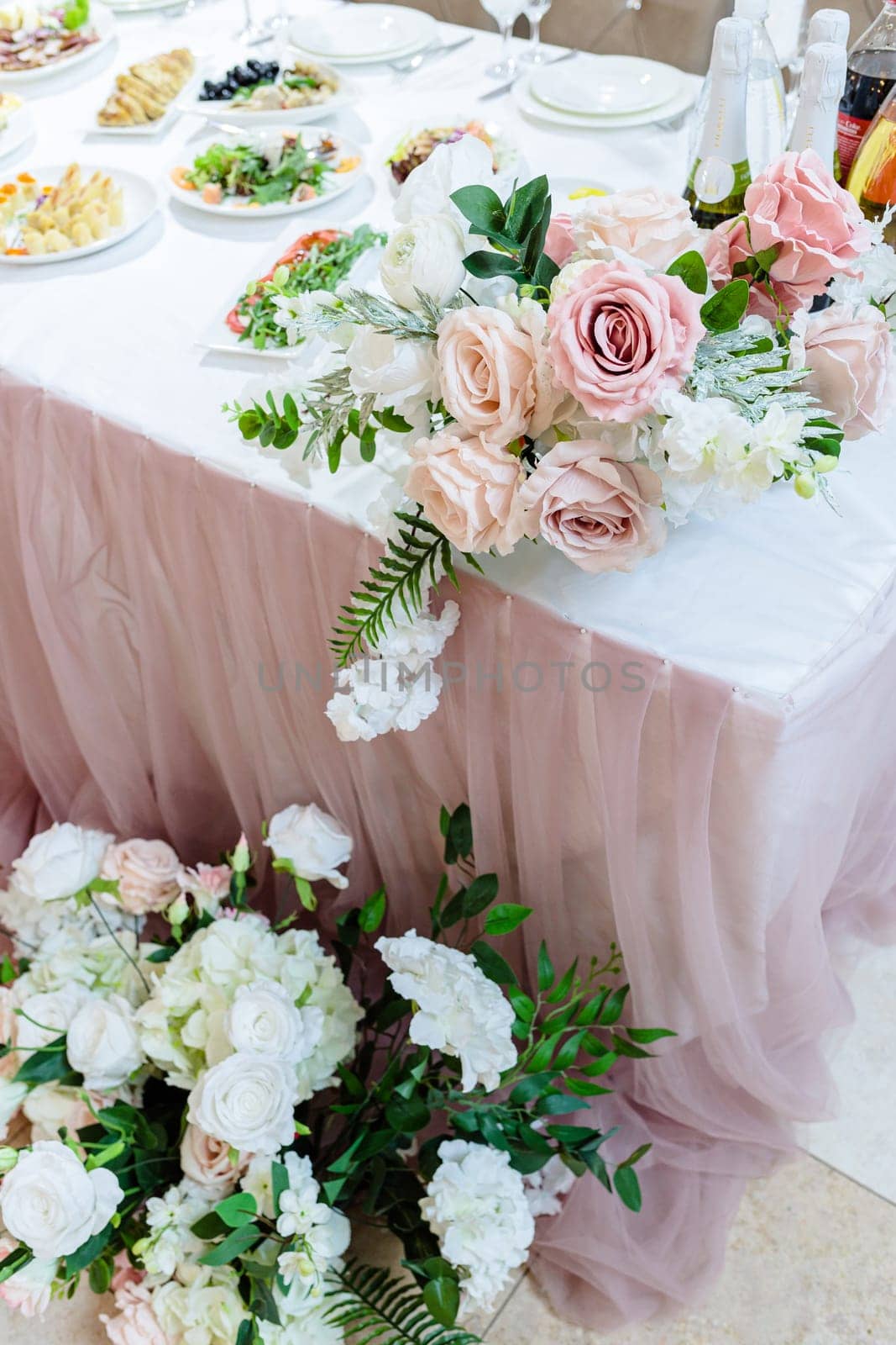 Wedding table decor for newlyweds decorations with fresh flowers by Dmitrytph