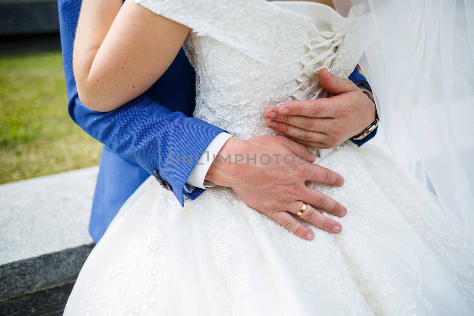 gold wedding rings in the hands of the newlyweds