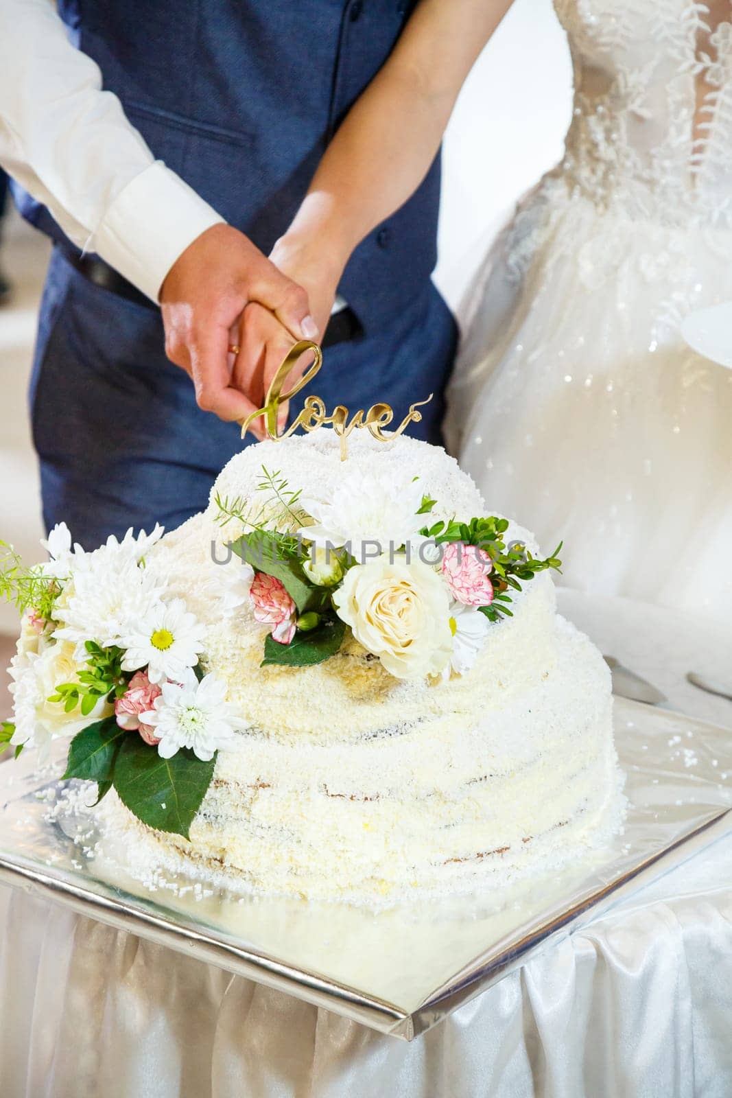 Beautiful and sweet wedding cake for newlyweds by Dmitrytph