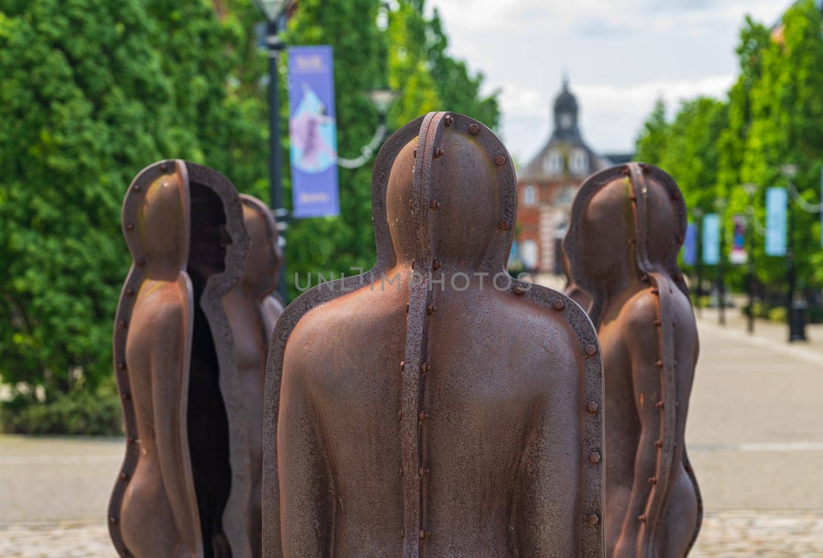 Iron scupltures of men in assembly in Royal Arsenal Riverside by steheap