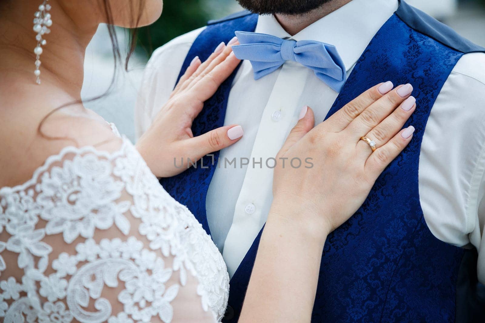gold wedding rings in the hands of the newlyweds