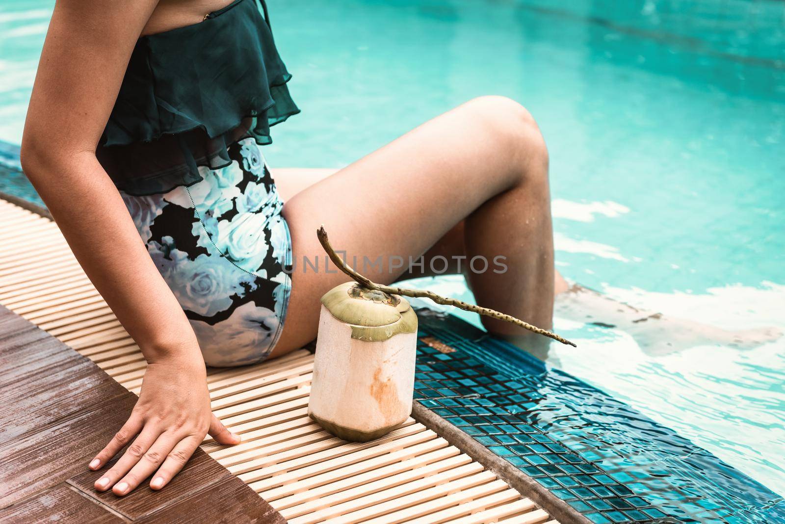 Close-Up of Sexy Woman in Swimsuit Relaxing in Swimming Pool, Beautiful Woman  Relax on The Edge of Poolside at Resort Hotel. Summer Vacation and Holiday Relaxation Lifestyles