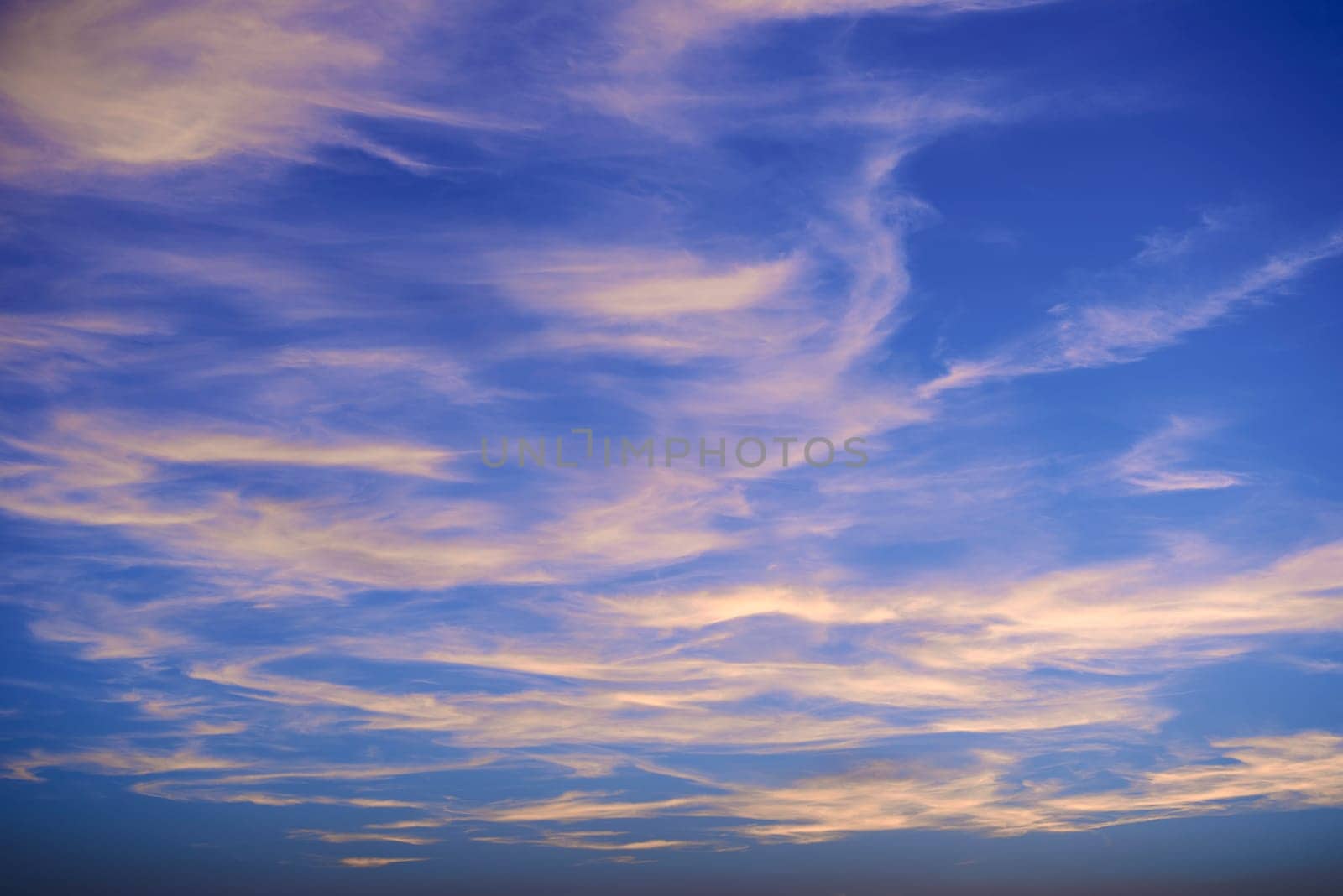 A blue sky full of white clouds by raul_ruiz