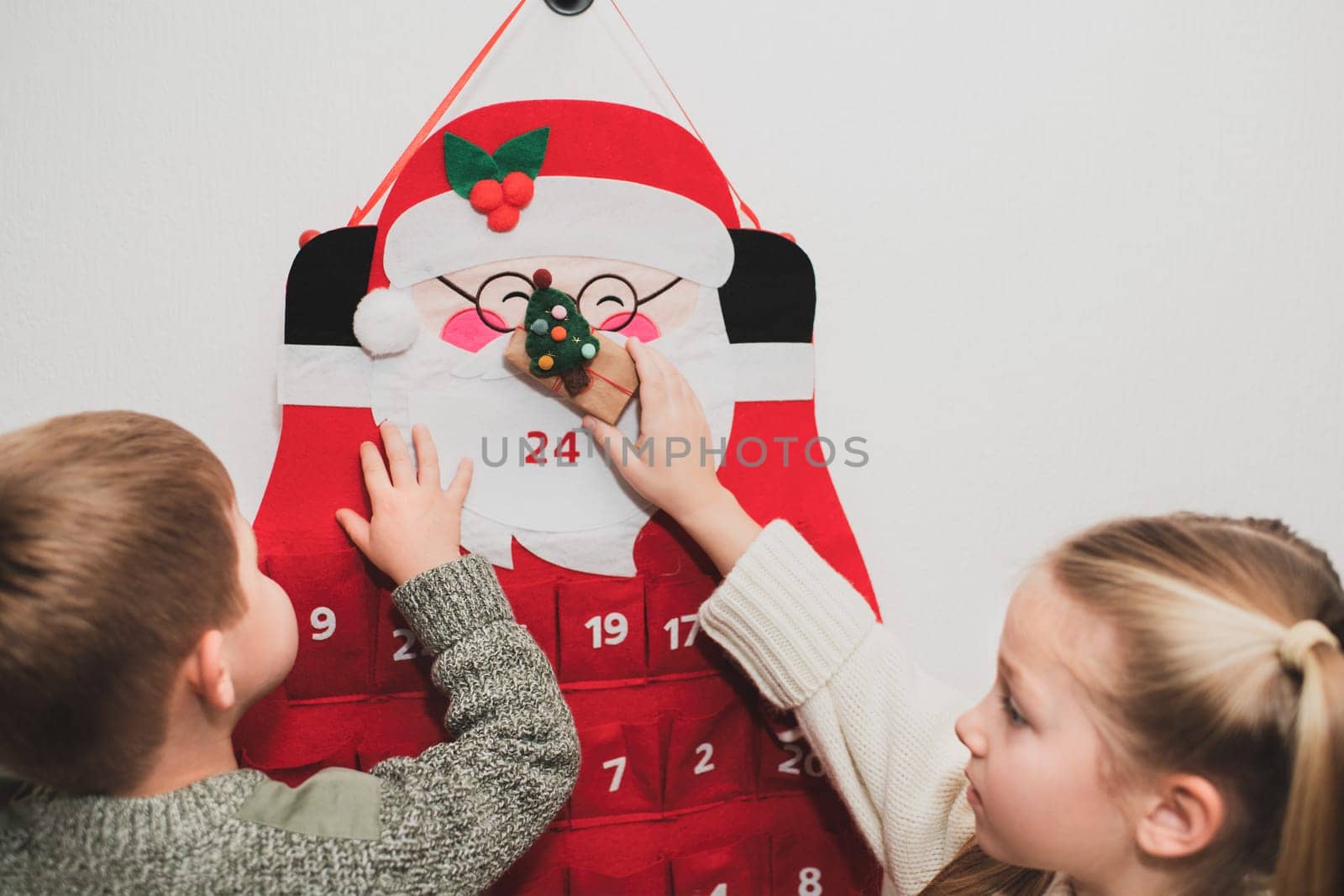 The kids find gifts Felt santa claus advent calendar