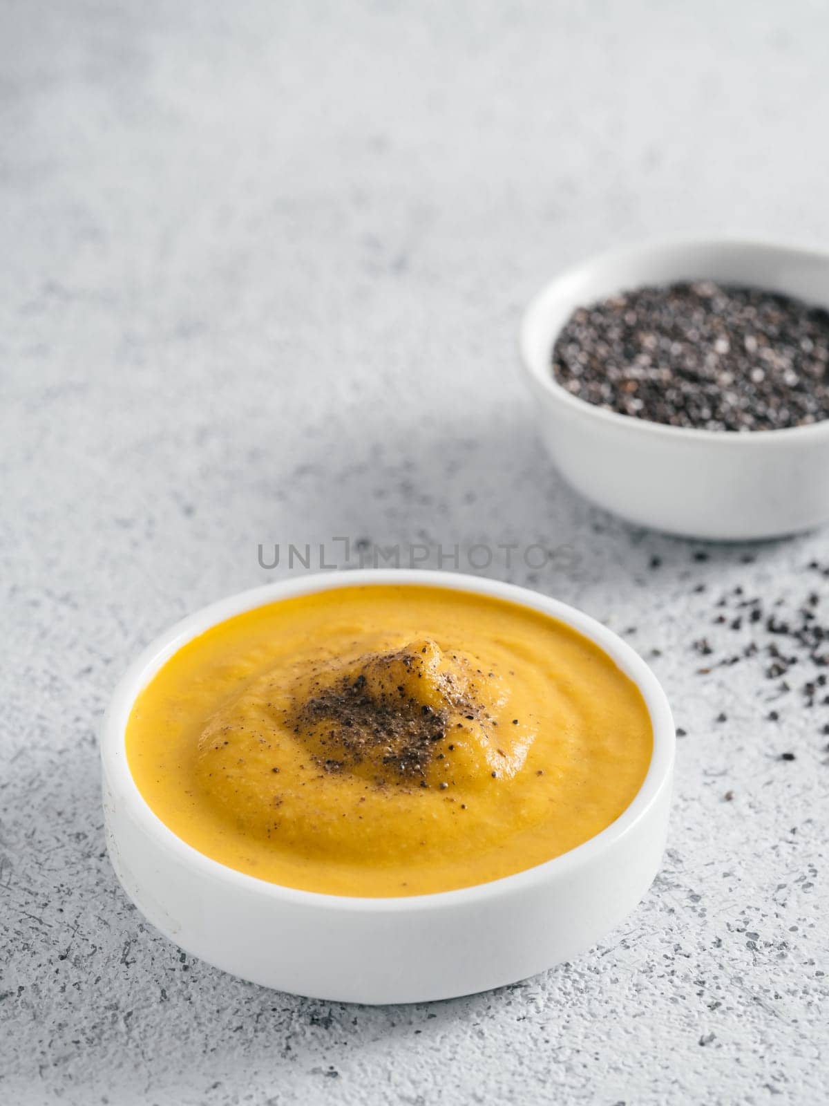 Vegan creamy cheddar cheese sauce with chia seeds by fascinadora