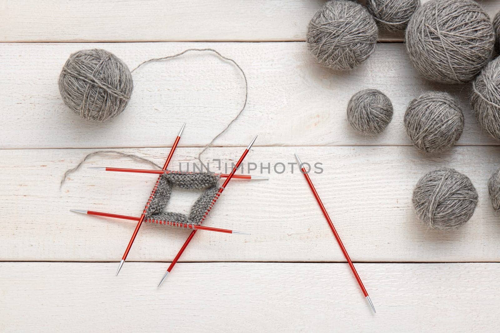 The process of knitting in the circle on double-sided knitting needles, balls of yarn. by maxcab