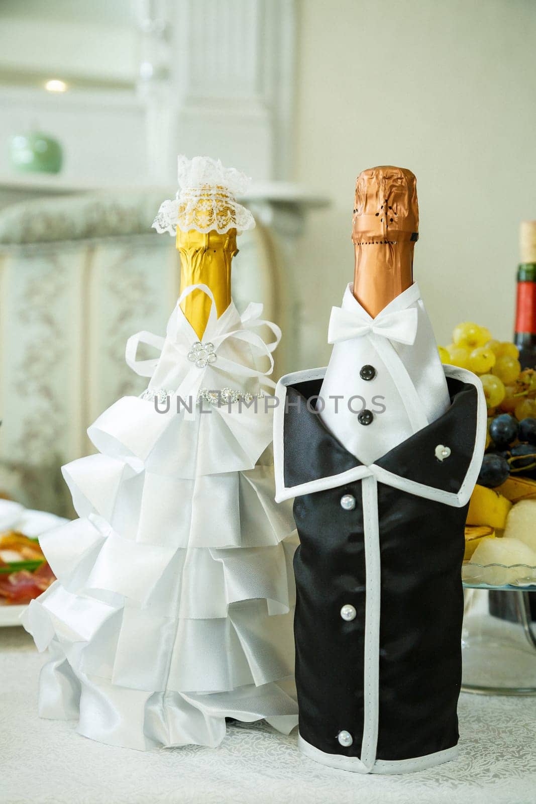 wedding decorations on the wedding day for the newlyweds