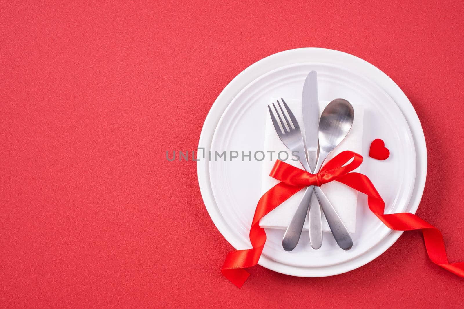 Valentine's Day design concept - Romantic plate dish in restaurant, holiday celebration meal promotion for couple and lover dating, top view, flat lay, overhead