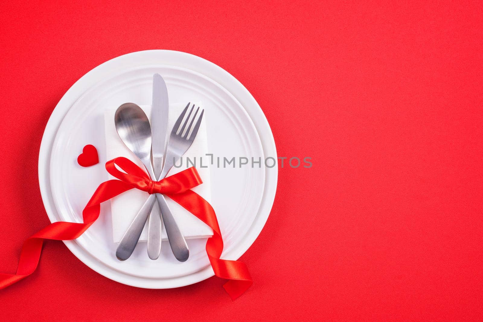 Valentine's Day design concept - Romantic plate dish in restaurant, holiday celebration meal promotion for couple and lover dating, top view, flat lay, overhead