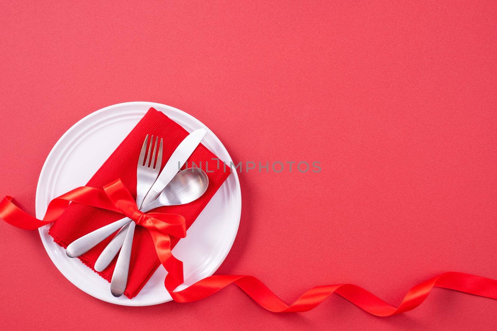 Valentine's Day design concept - Romantic plate dish in restaurant, holiday celebration meal promotion for couple and lover dating, top view, flat lay, overhead