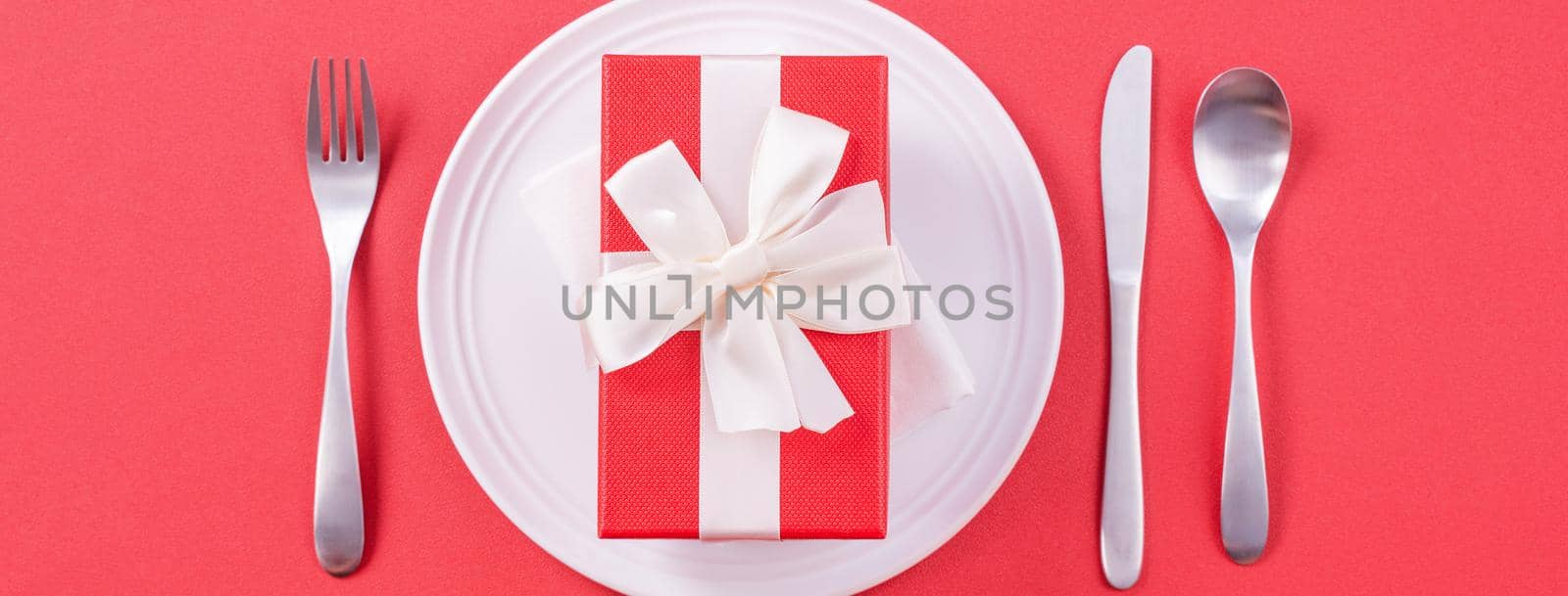Valentine's Day design concept - Romantic plate dish in restaurant, holiday celebration meal promotion for couple and lover dating, top view, flat lay, overhead by ROMIXIMAGE