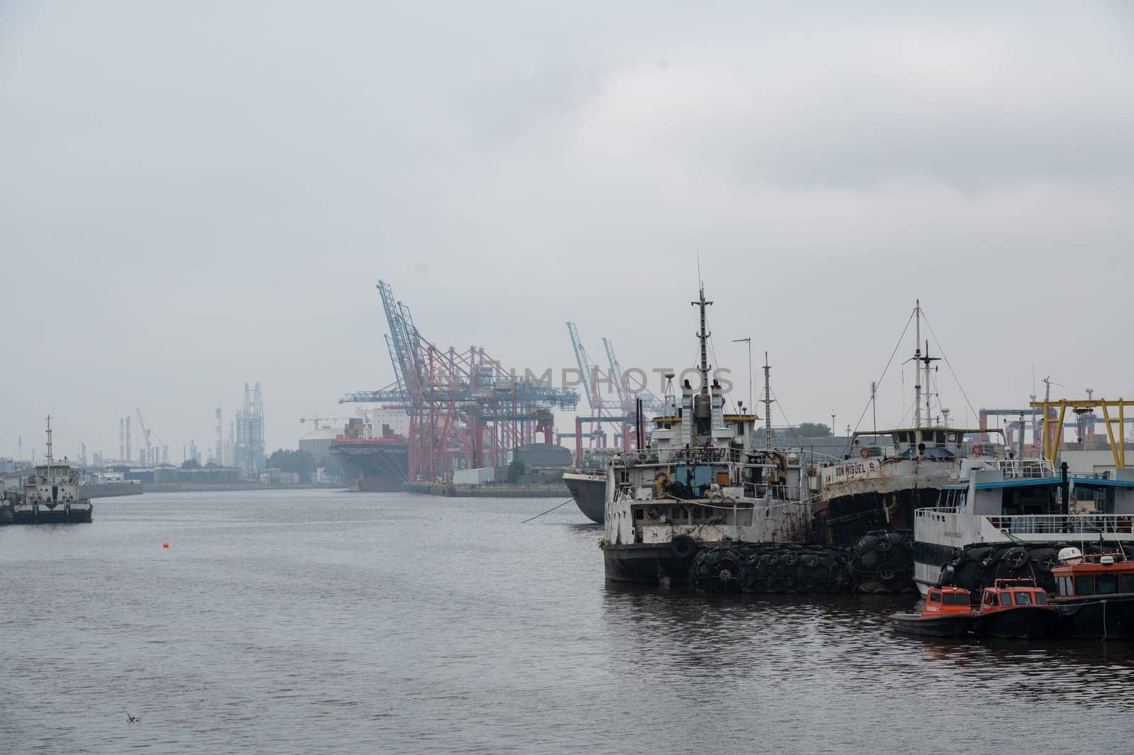 Foggy day with ships moored in the port of Buenos Aires in April 2023.