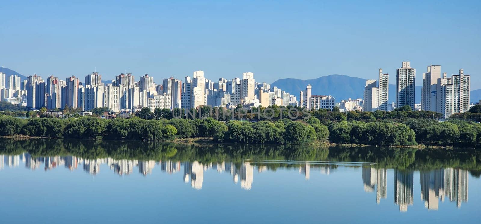 city,cityscape,daytime,metropolis,nature,reflection,sky,skyline,water