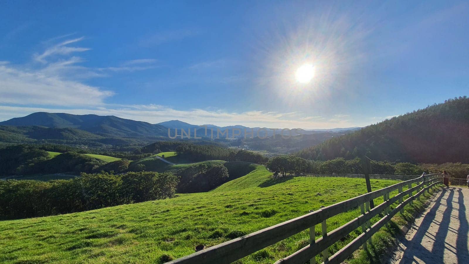 cloud,hill,horizon,landscape,light,morning,mountain,nature,sky,sunlight