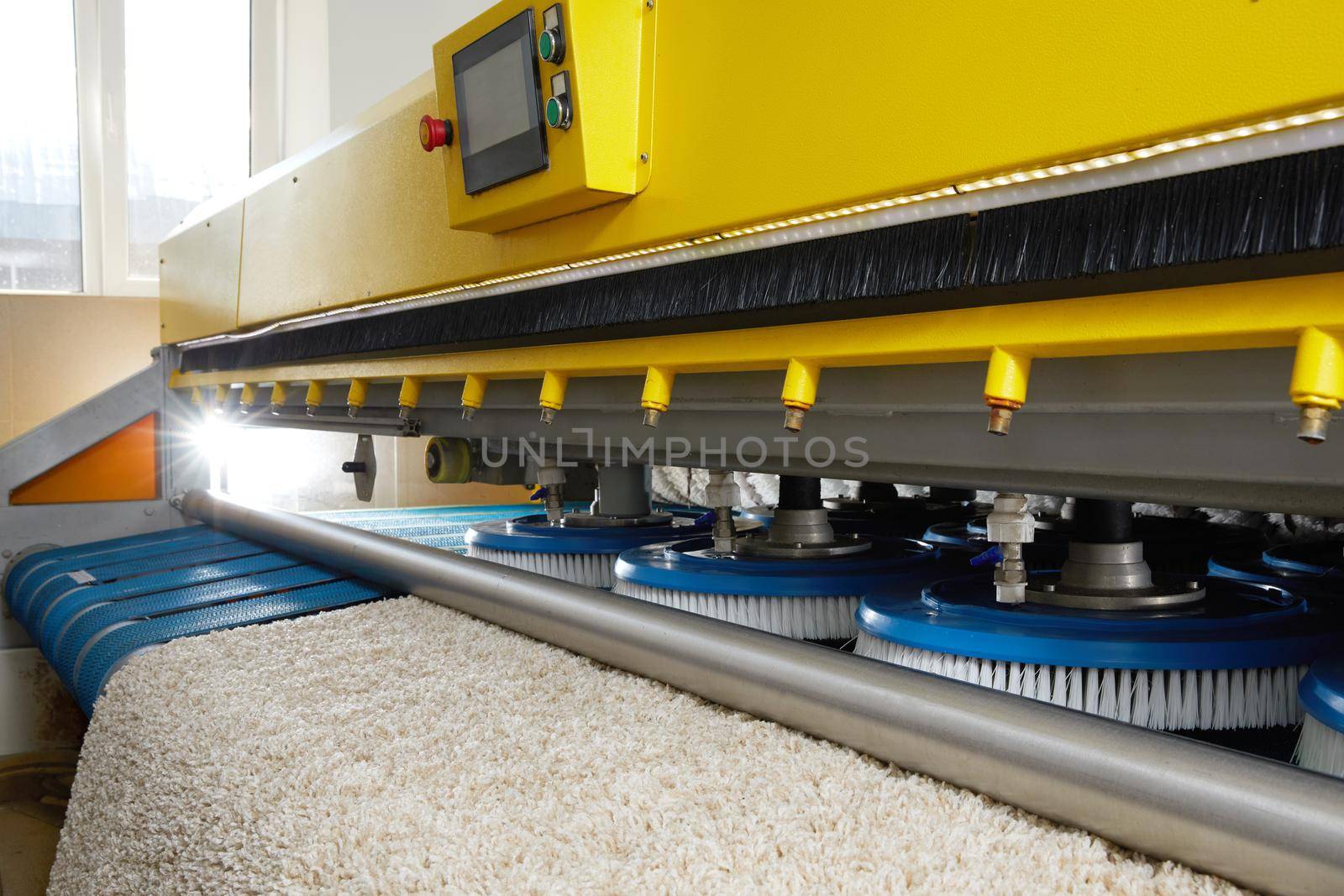 Process of working on automatic machine for dirty carpet washing and dry cleaning