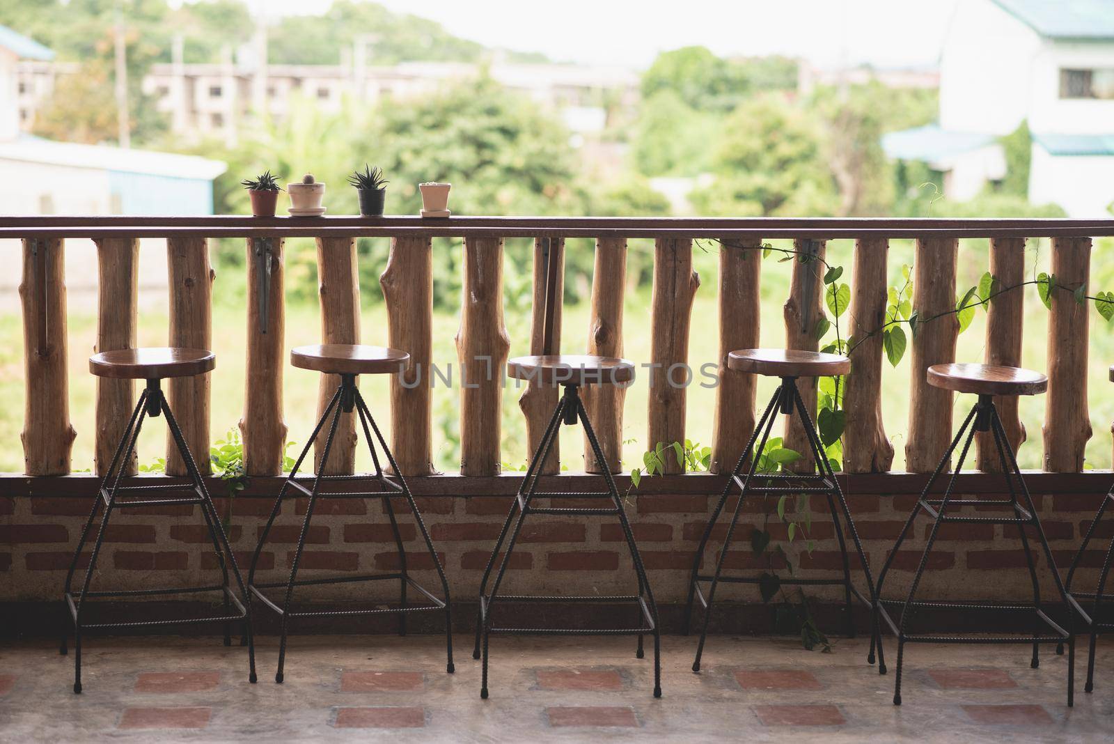 wood chairs and wood table in the cafe