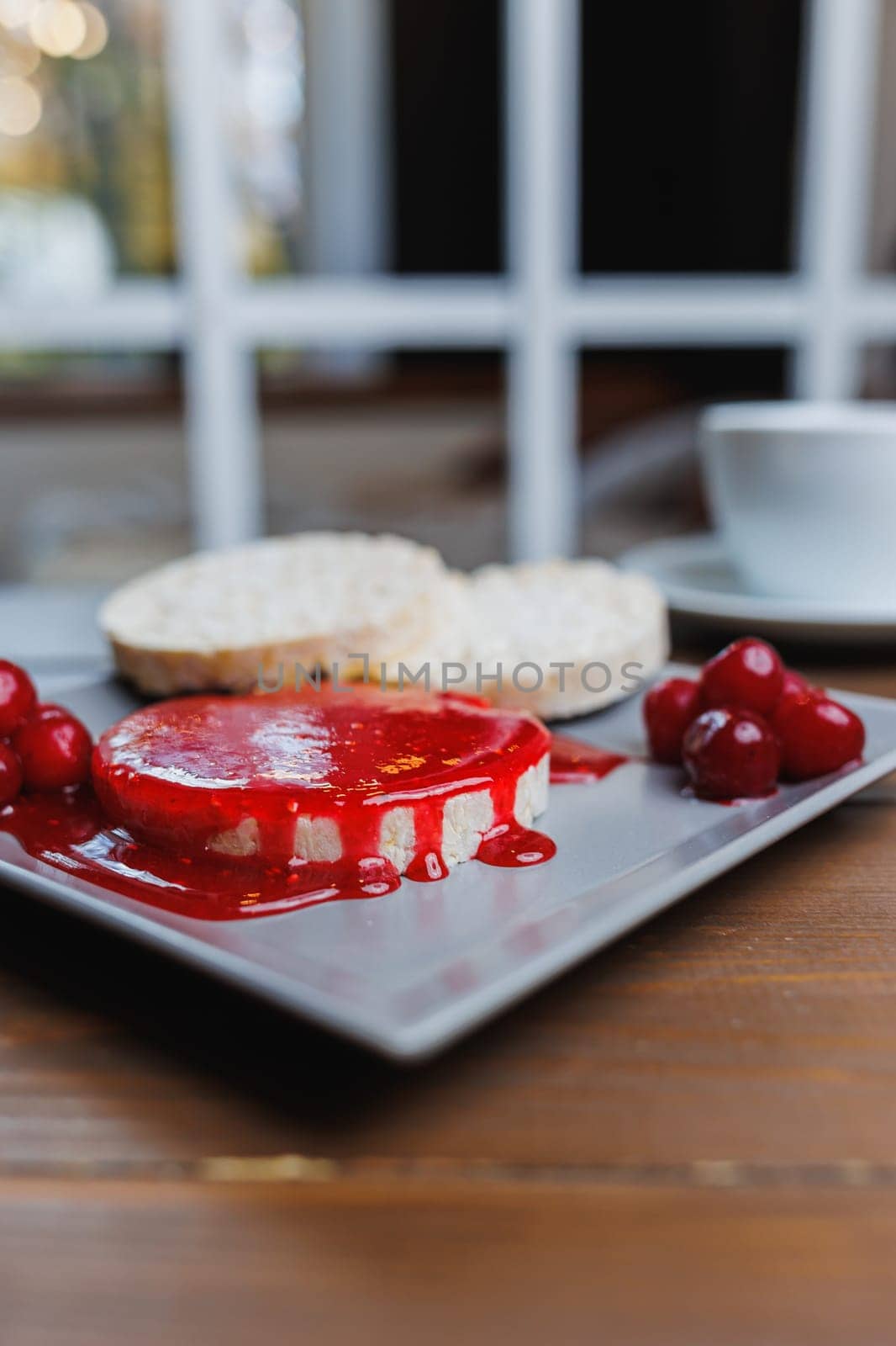 Vegan rice bread for breakfast with jam. Healthy Eating.