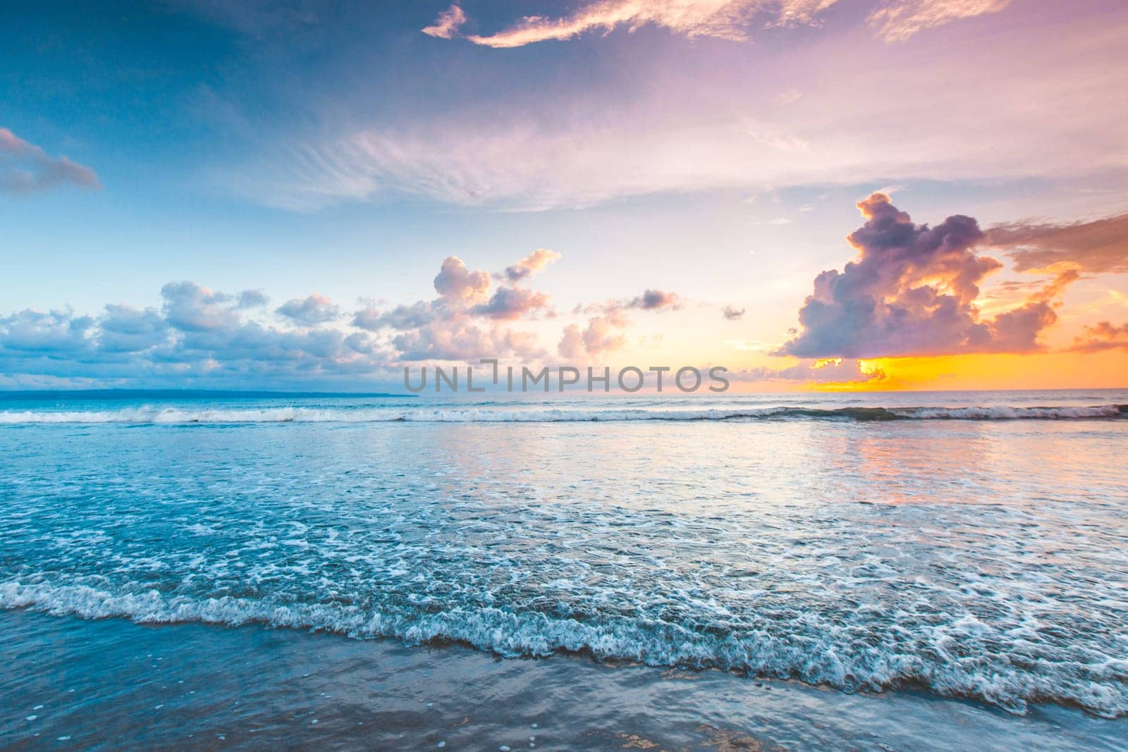 Radiant sea beach sunset by Yellowj