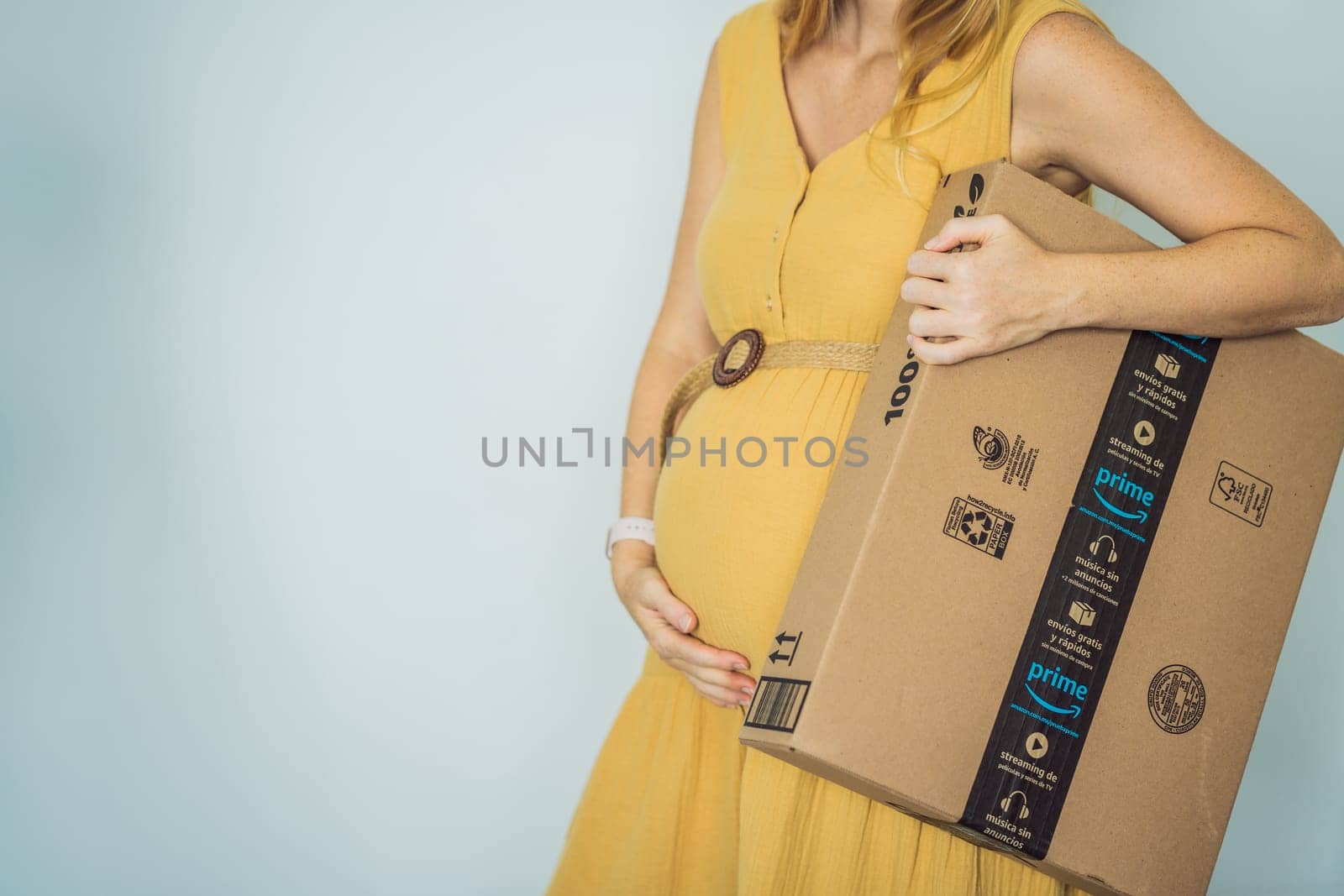 12.21.22, Mexico, Playa del Carmen: A pregnant woman received a package from Amazon. Products for pregnant women and babies on Amazon by galitskaya