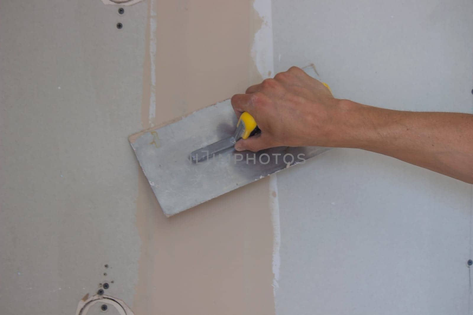 the master plasters the walls and ceiling. Selective focus