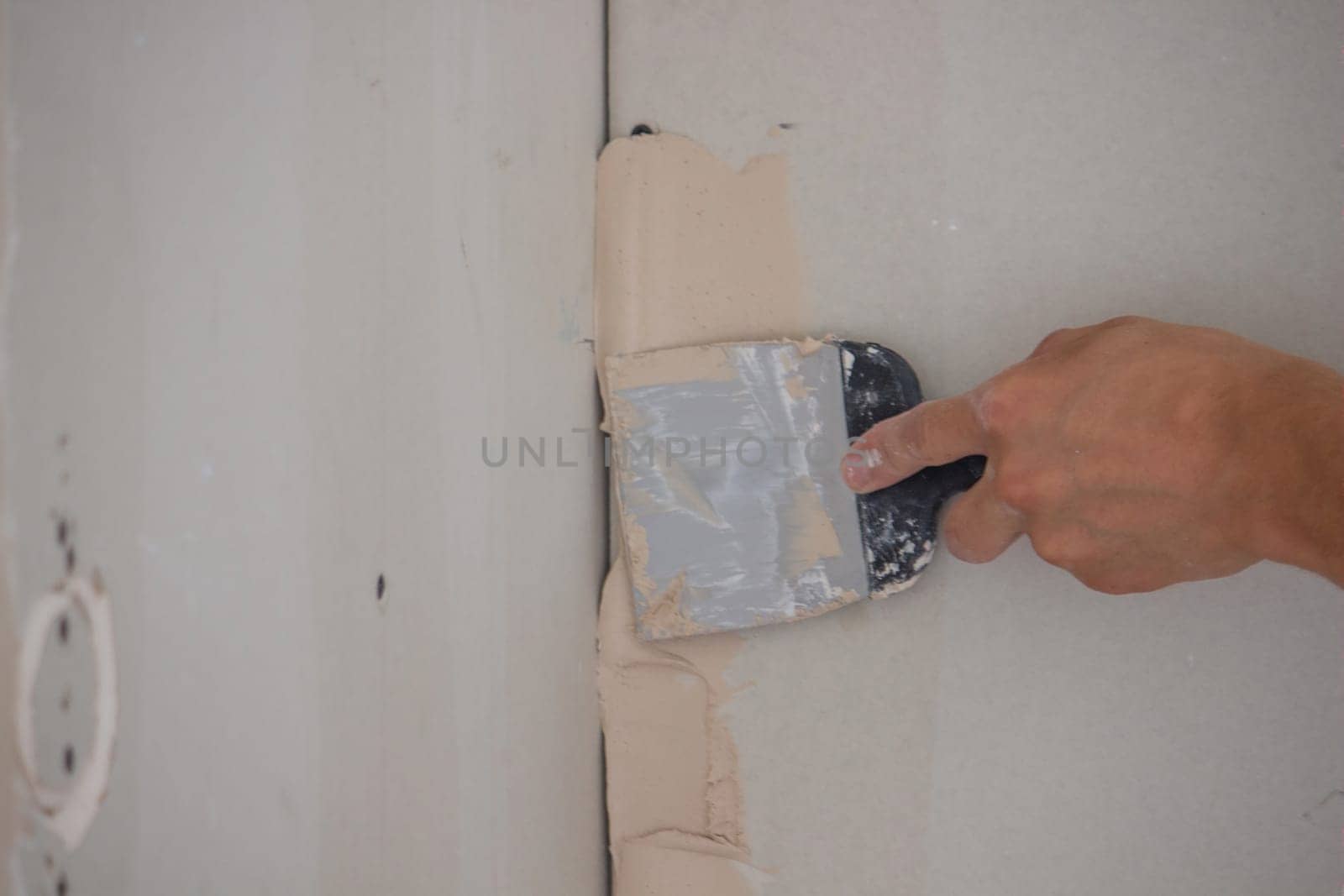 the master plasters the walls and ceiling. Selective focus