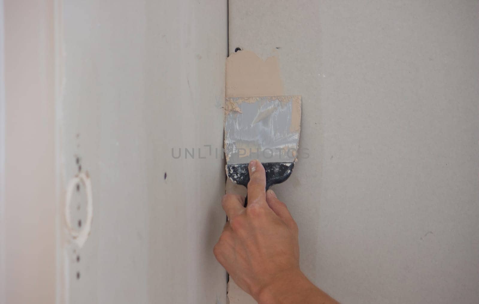 the master plasters the walls and ceiling. Selective focus