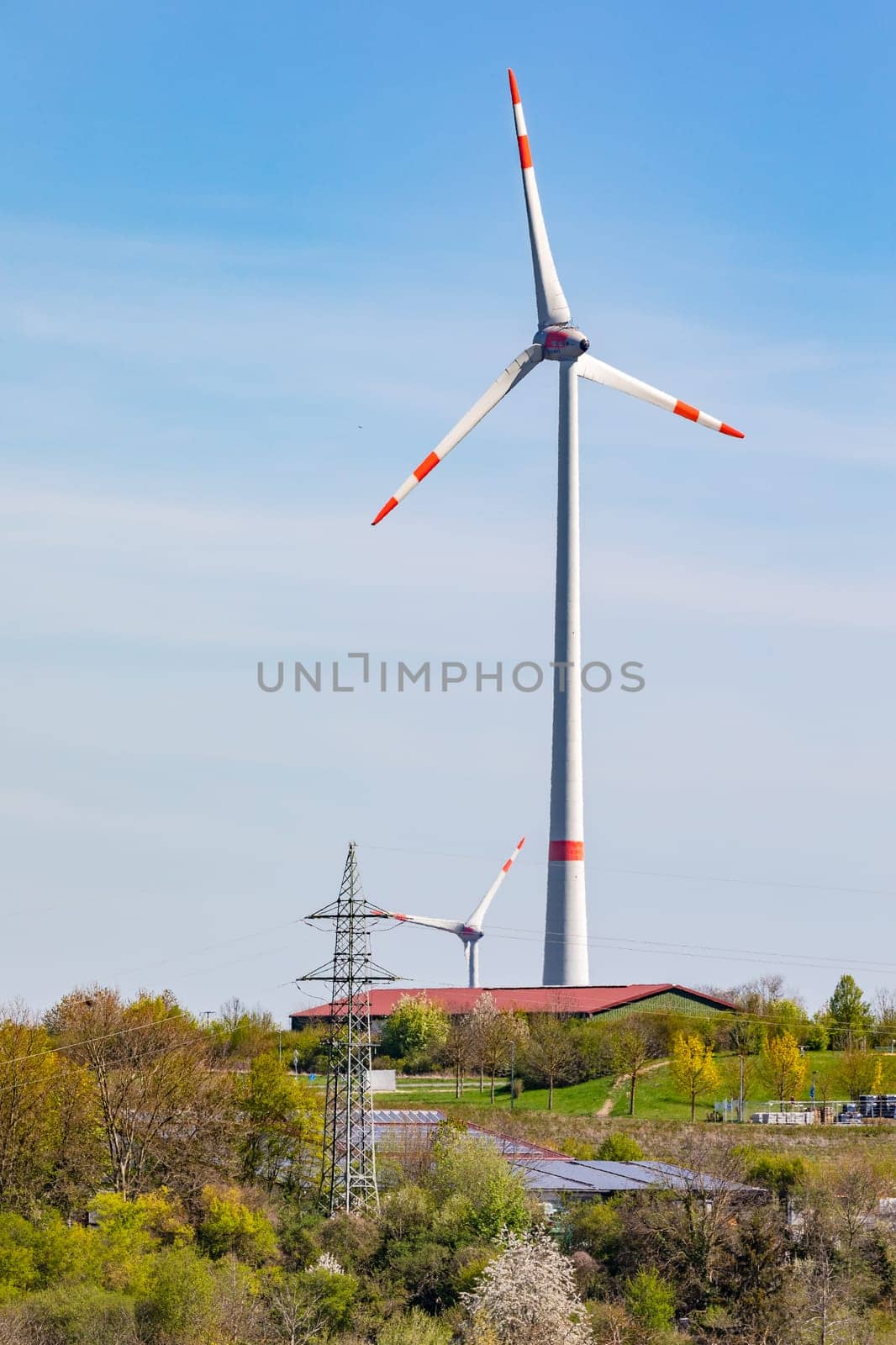 Wind turbines, photovoltaic systems, electricity pylons and the 10H rule dominate the discussion about regenerative energies in Germany