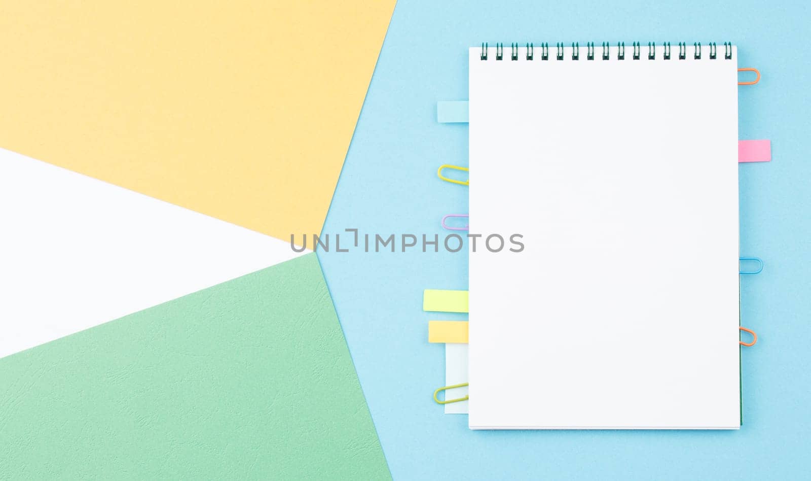 Spiral notepad on color background. by alexxndr