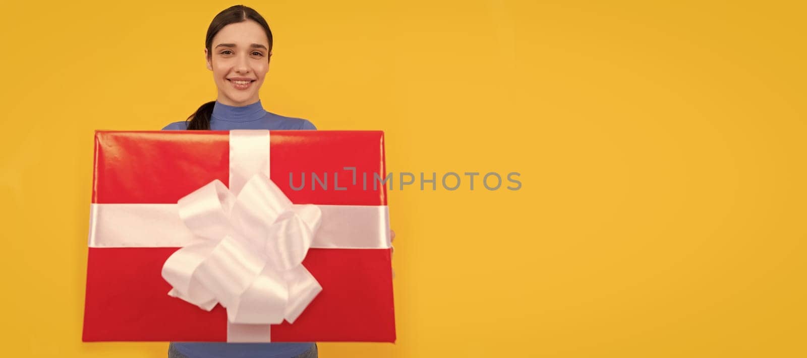 Woman isolated face portrait, banner with copy space. boxing day. present and gifts buy. shopping woman with purchase. selective focus