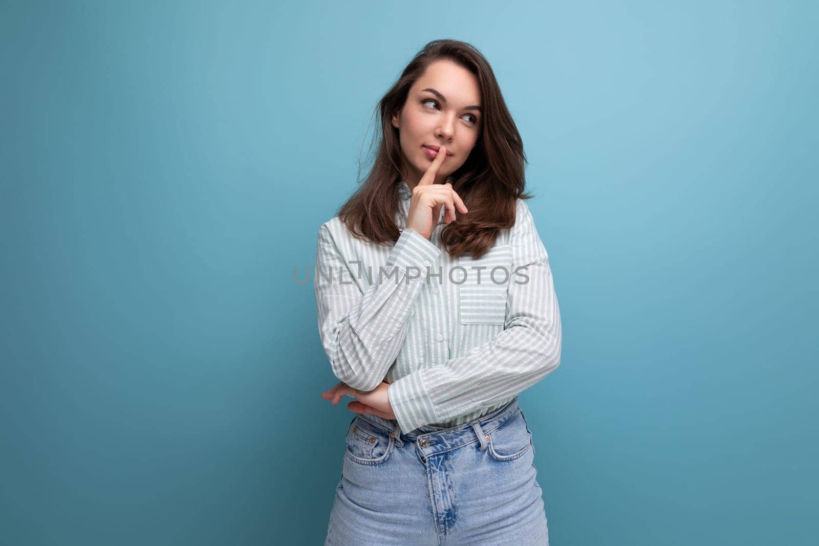 adorable 25 year old brown haired woman with well-groomed hairdo.