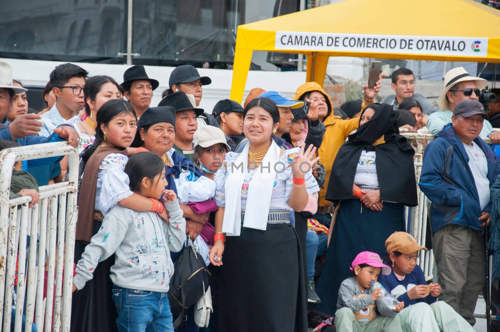 Otavalo, Ecuador - 24 de junio de 2023: indigenous people from otavalo with traditional dresses waving to the camera in the celebration of inti raymi. High quality photo