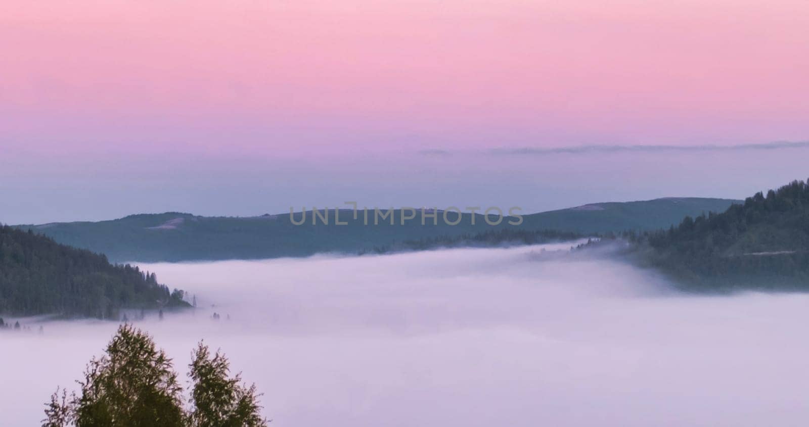 Sunrise over the mountains. Sun Rising over Mountains download photo